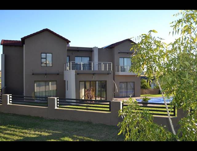 4 BEDROOM PROPERTY TO RENT IN COPPERLEAF ESTATE